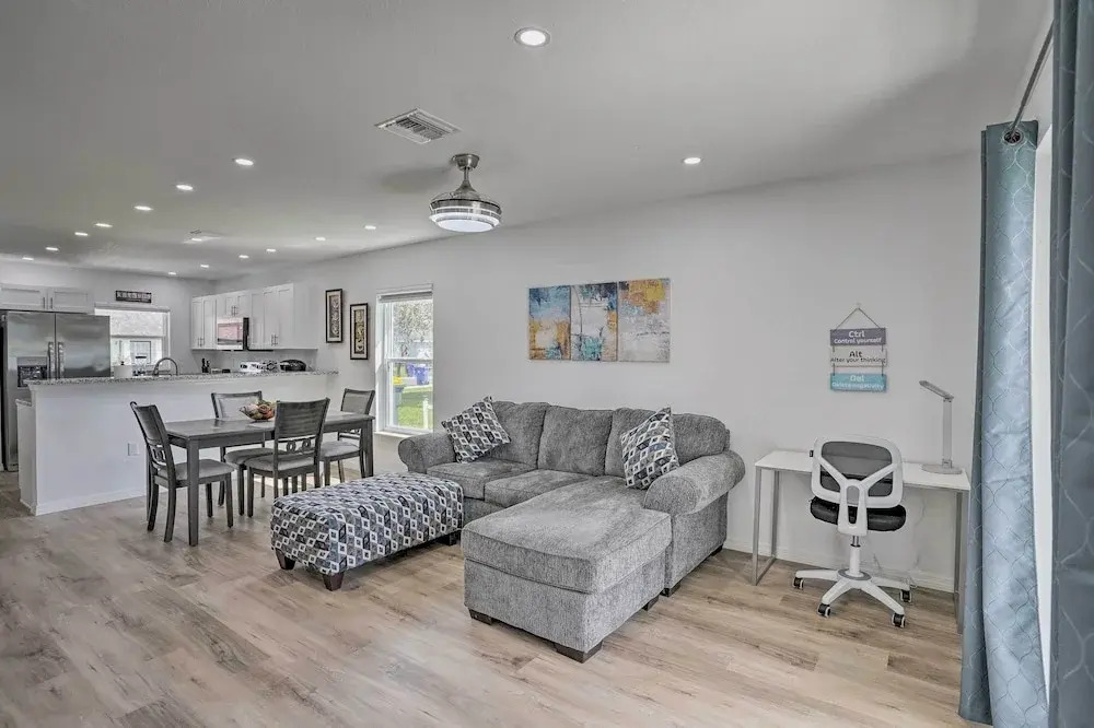 Hot Tub & Fenced Yard: Home in Sebring