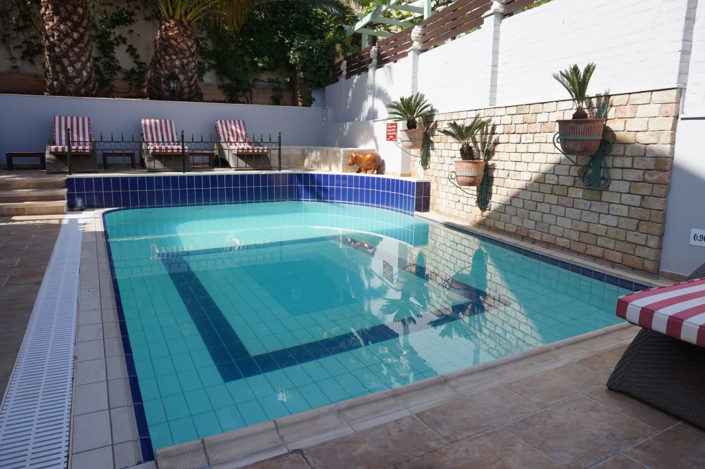 Faros Suites