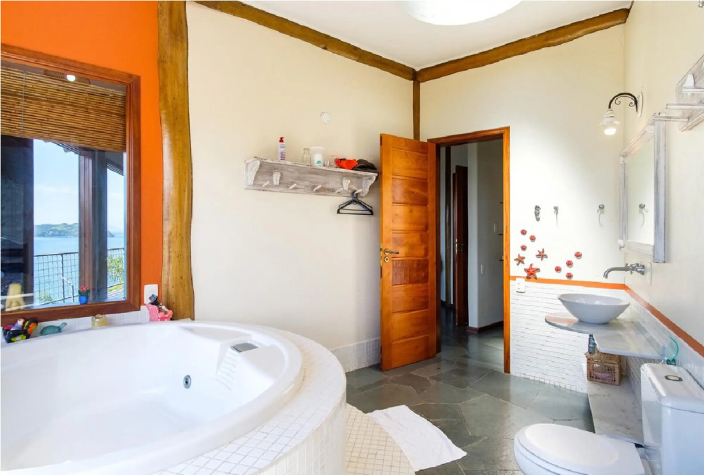 Pineapples Ubatuba | Mansion overlooking the sea