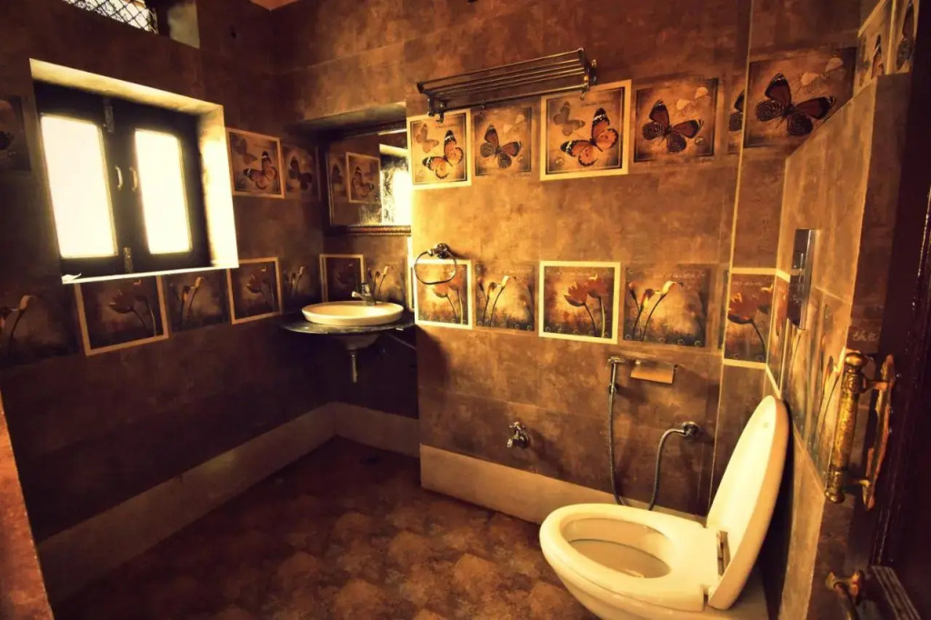 Yogis Guest House
