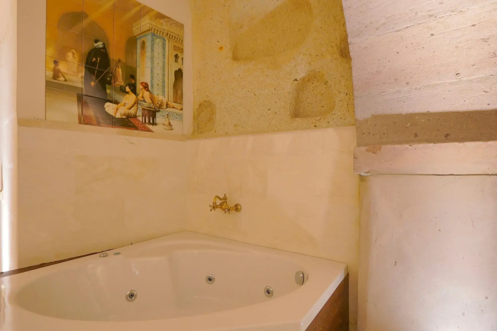 Fairyland Cave Hotel