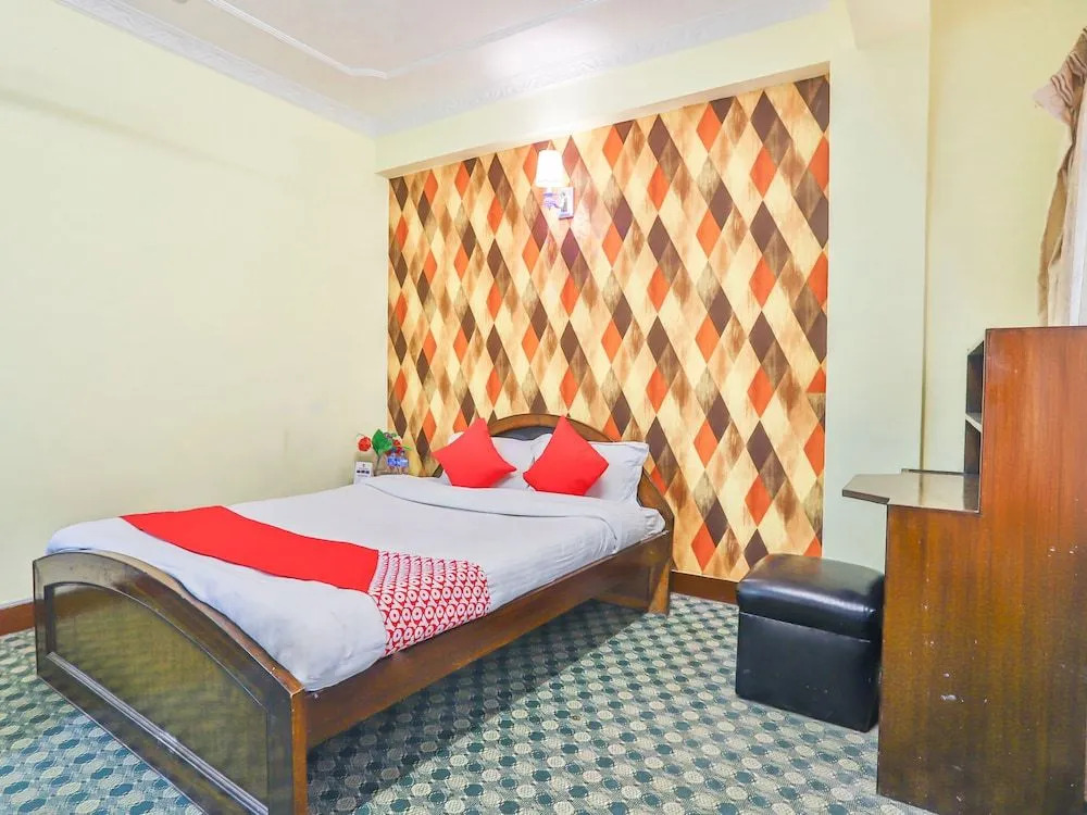 OYO 608 Hotel Aradhya Palace