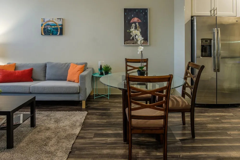 Turtle Creek Apartments by Frontdesk