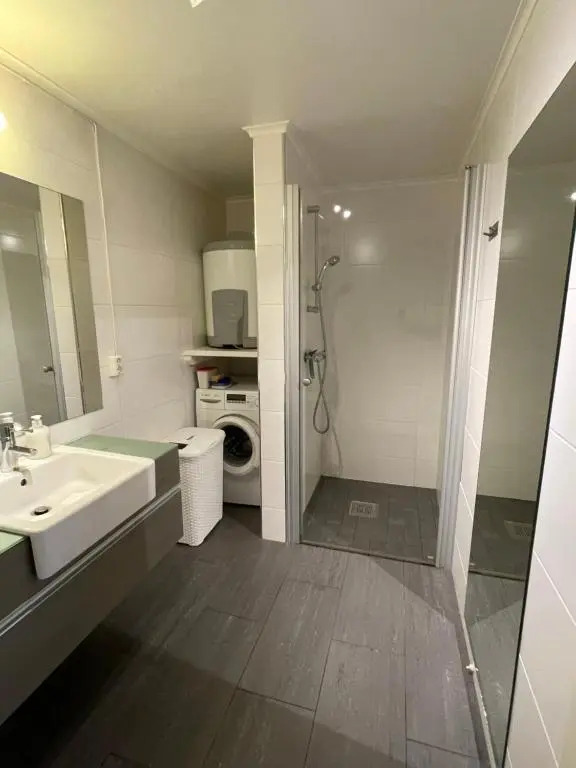 Daltind - Modern apartment with free parking