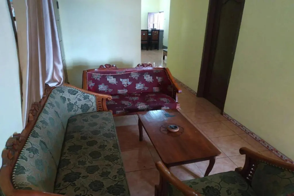 Oyo 90097 Homestay Sinta Ndani Putri