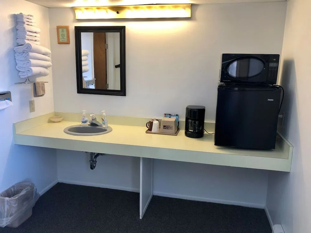 Budget Host Inn