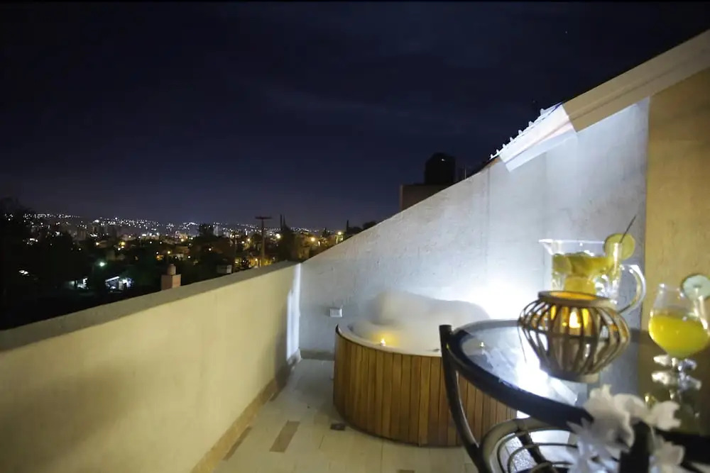 Club House Hotel