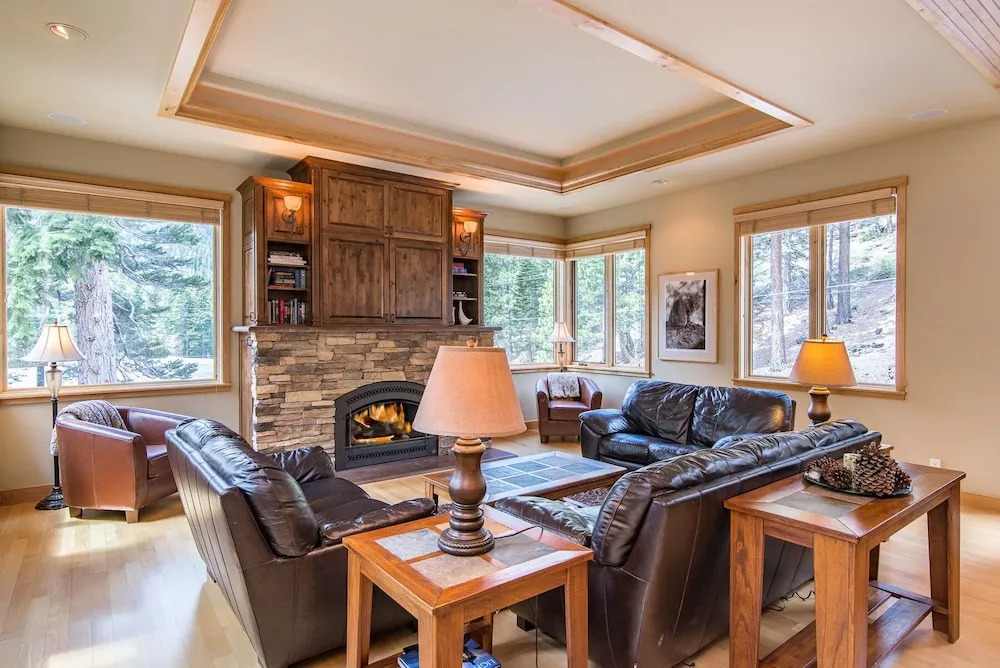 Extravagant Mountain Lodge at Heavenly by RedAwning