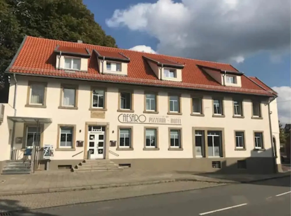 CAESARO Hotel & Pizzeria - 20 Jahre Familienunternehmen