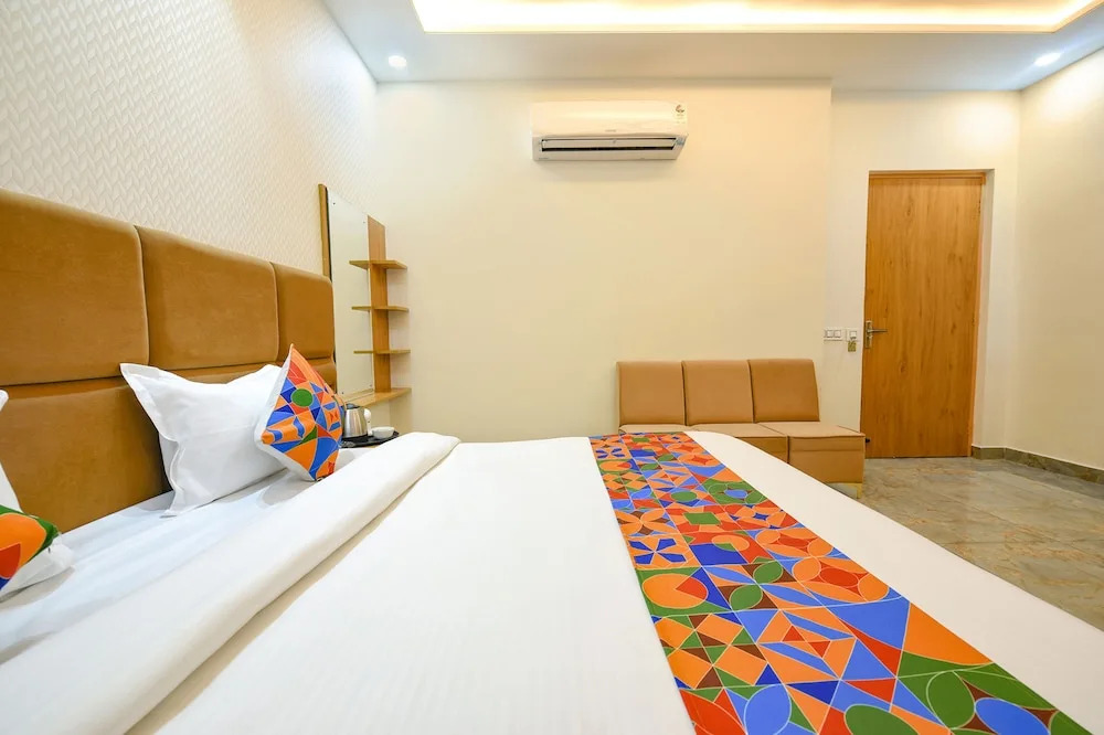 Fabhotel Flying Kiwi