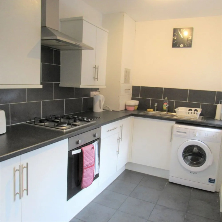 Spacious Apartment Heaton