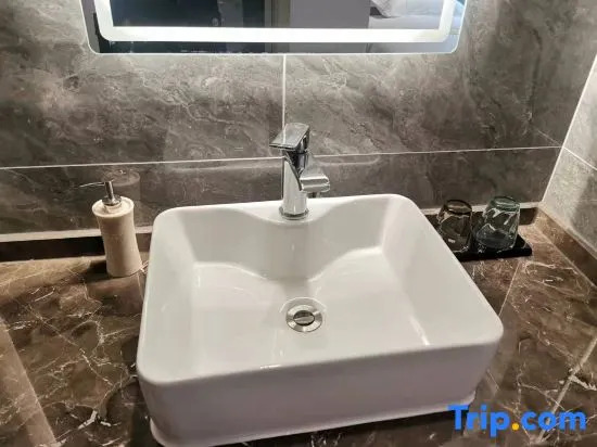 TRUE GO Hotel X (Beijing Guomao Sihui Subway Station)