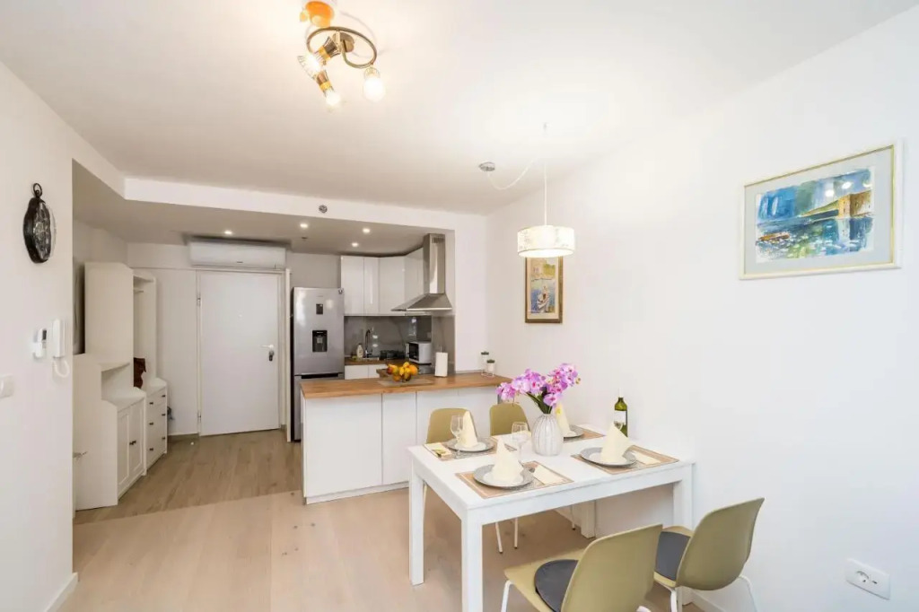 M&P- Lovely 1-bedroom condo with free parking