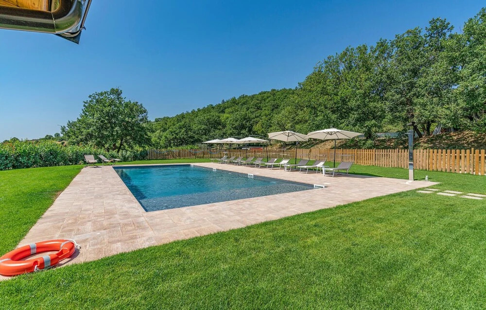 Nice Home in Capolona With 8 Bedrooms, Wifi and Private Swimming Pool