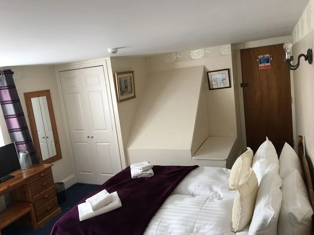 The Carlton Lodge