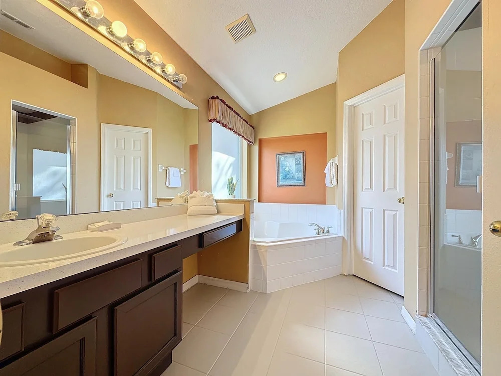 4 Bed in Emerald Island Resort Mins to Disney