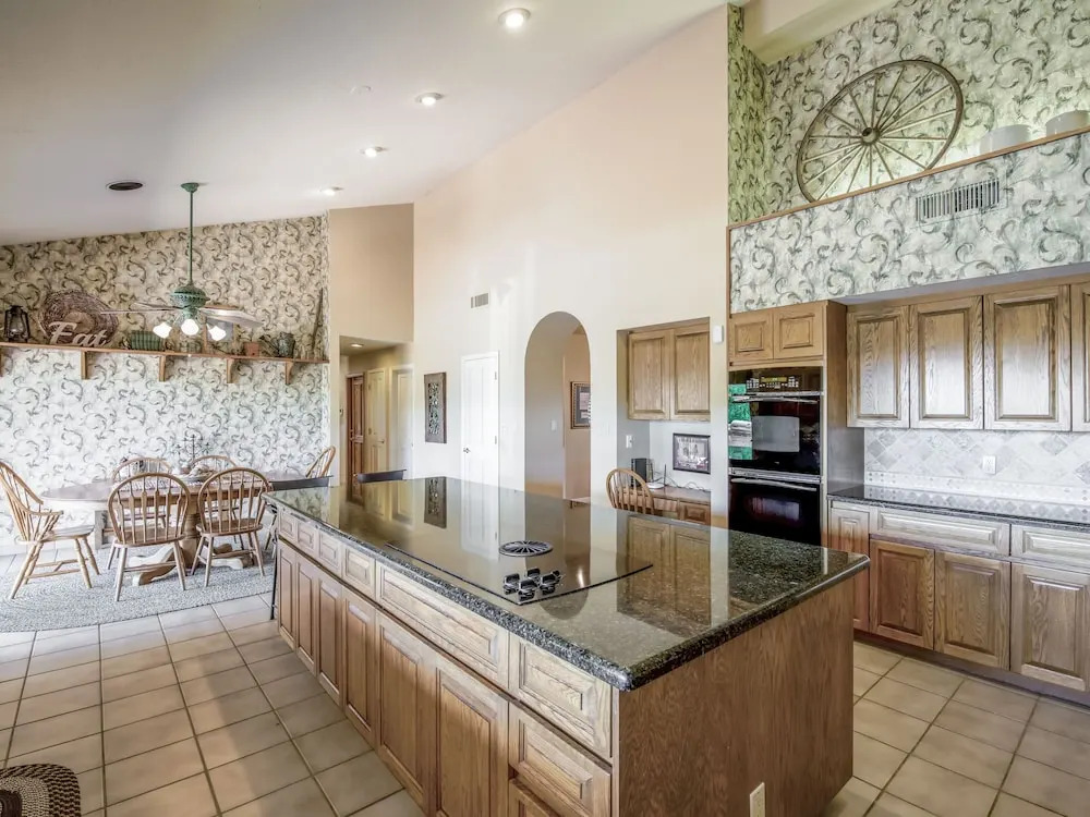 New Listing! Expansive W/ Pool & Spa 5 Bedroom Home