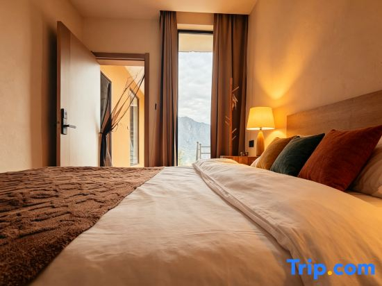 A Mountain Resort Inn