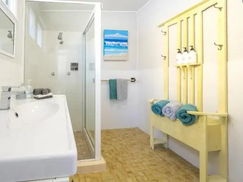 Tallowood beachfront cottage