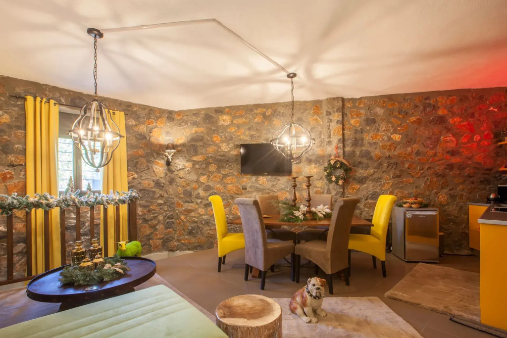 Rock Dandy Mountain House