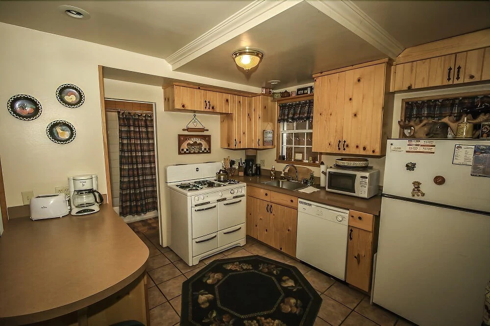 Ponderosa - 2 Br home by RedAwning