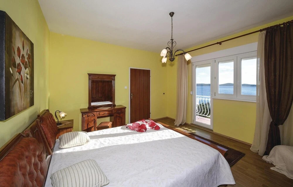 Amazing Home in Brodarica With Wifi and 3 Bedrooms