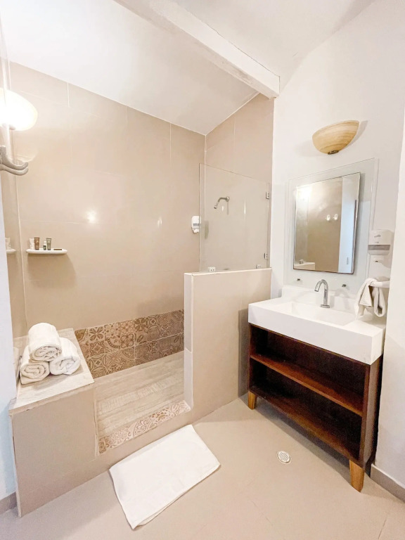 Cocoplum Beach Hotel