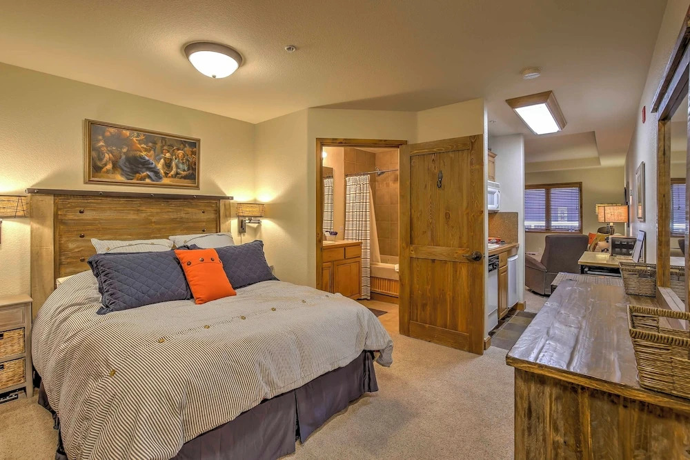 Breckenridge Basecamp: Steps to Snowflake Trail!