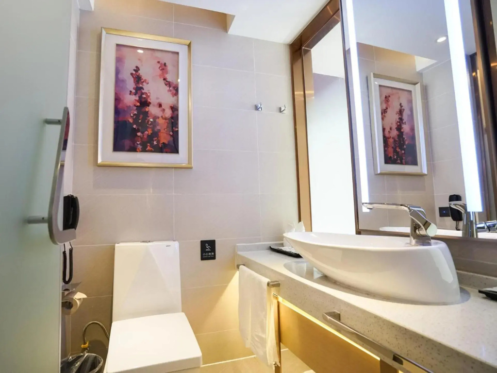 Lavande Hotel Jingmen Planet World City