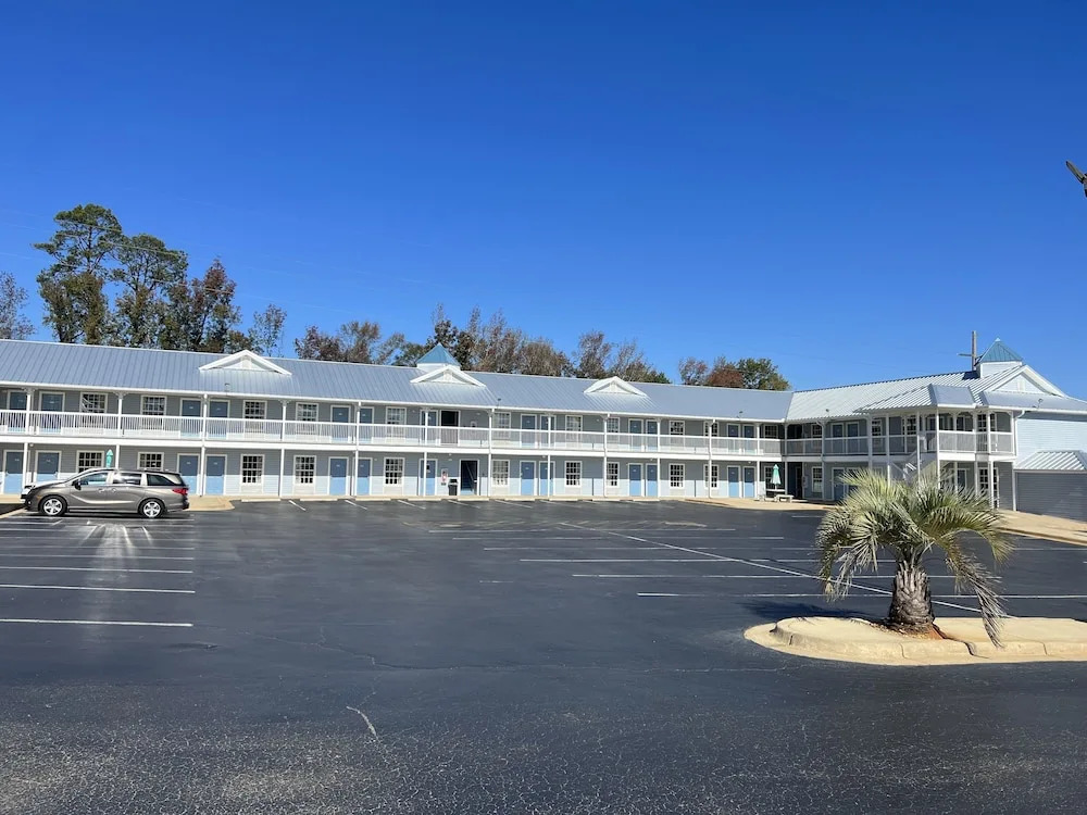 Key West Inn - Millbrook