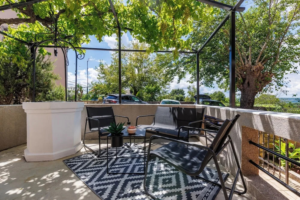 House Papinka With Private Pool & Garden