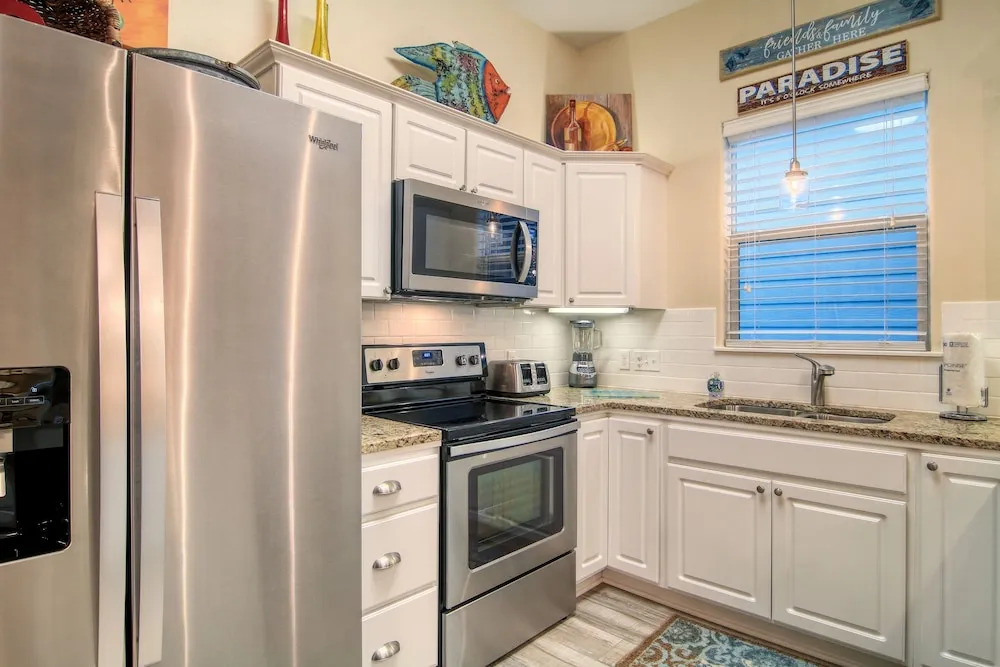Hook's Harbor Pb204 3 Bedrooms 3 Bathrooms Condo