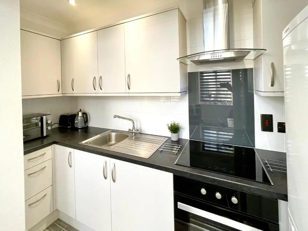 Modern Family Apartment FREE Parking and Gym by Beach