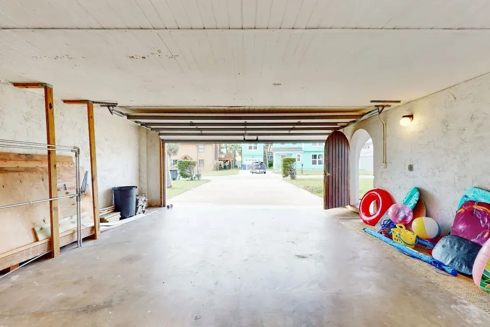 Spacious Seaside Cottage w/ Sunroom 1-minute Walk to Vilano Beach