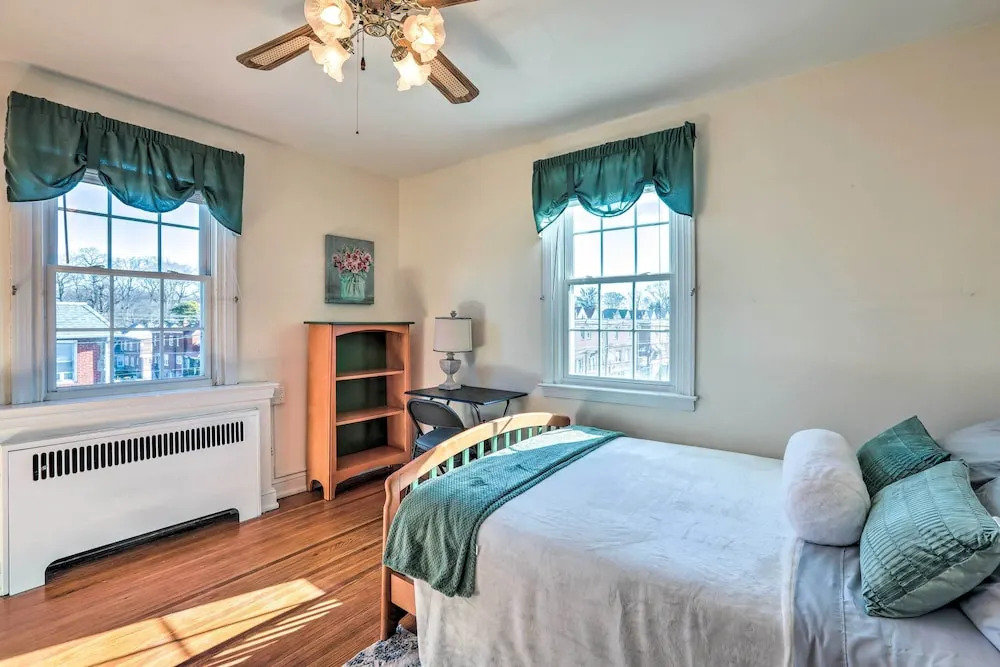 Townhome w/ Porch, 7 Mi to Lincoln Financial Field