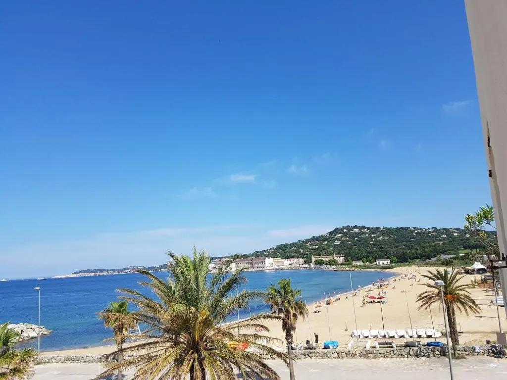 Superbe appartement 2 chambres piscine et plage