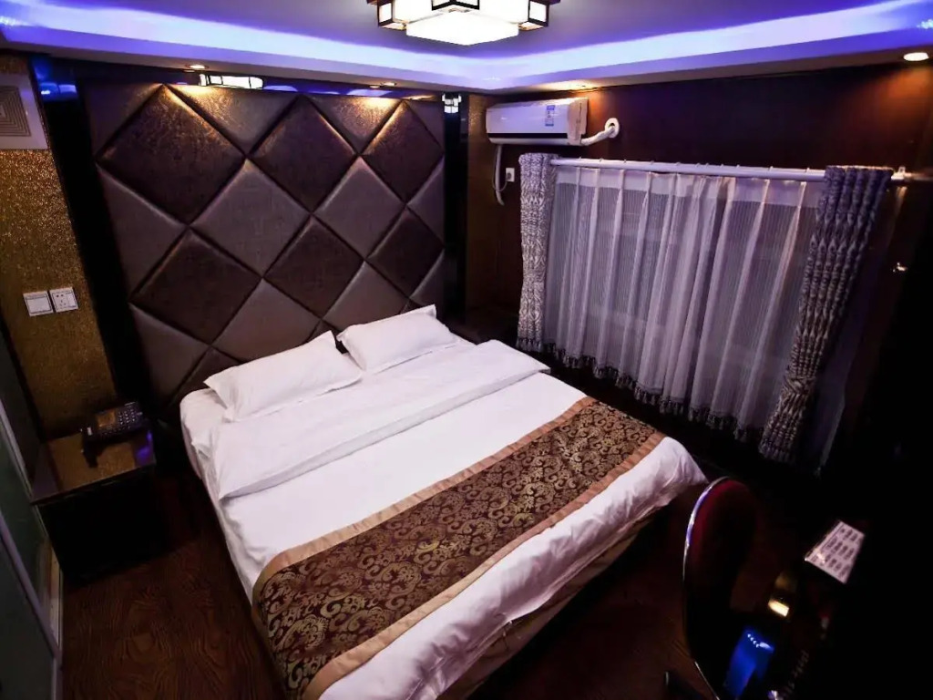 Qingdao Laiyinbao Business Hotel