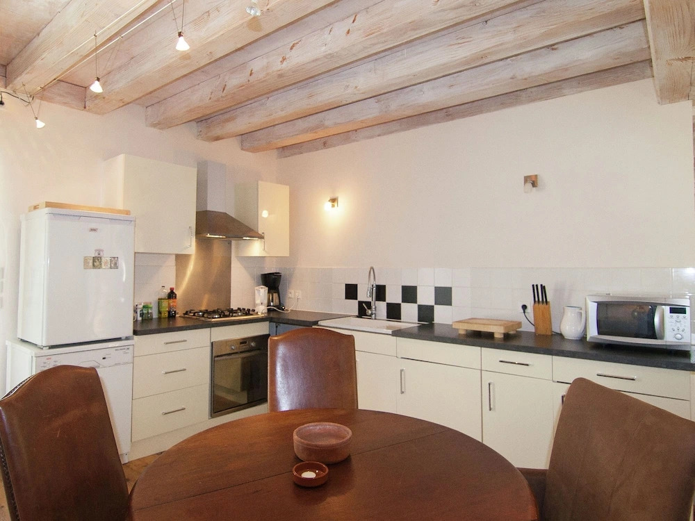 Very nice cottage with studio on a domain with heated pool