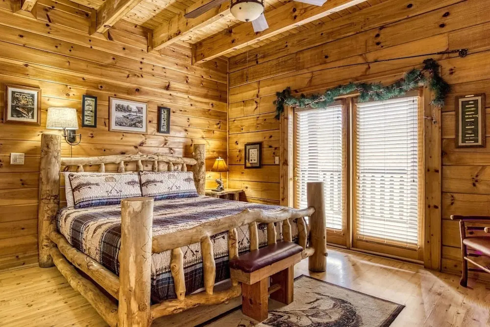 ERN854 - Wagon Wheel Lodge - Great Location! Close To All The Action! cabin