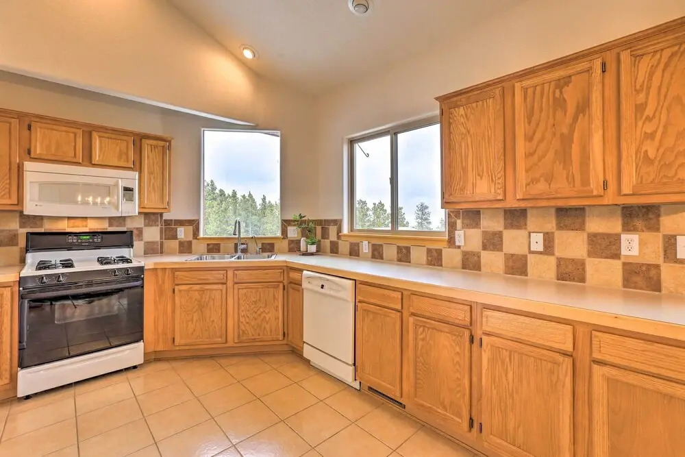 Secluded Retreat w/ Mountain Views in Evergreen