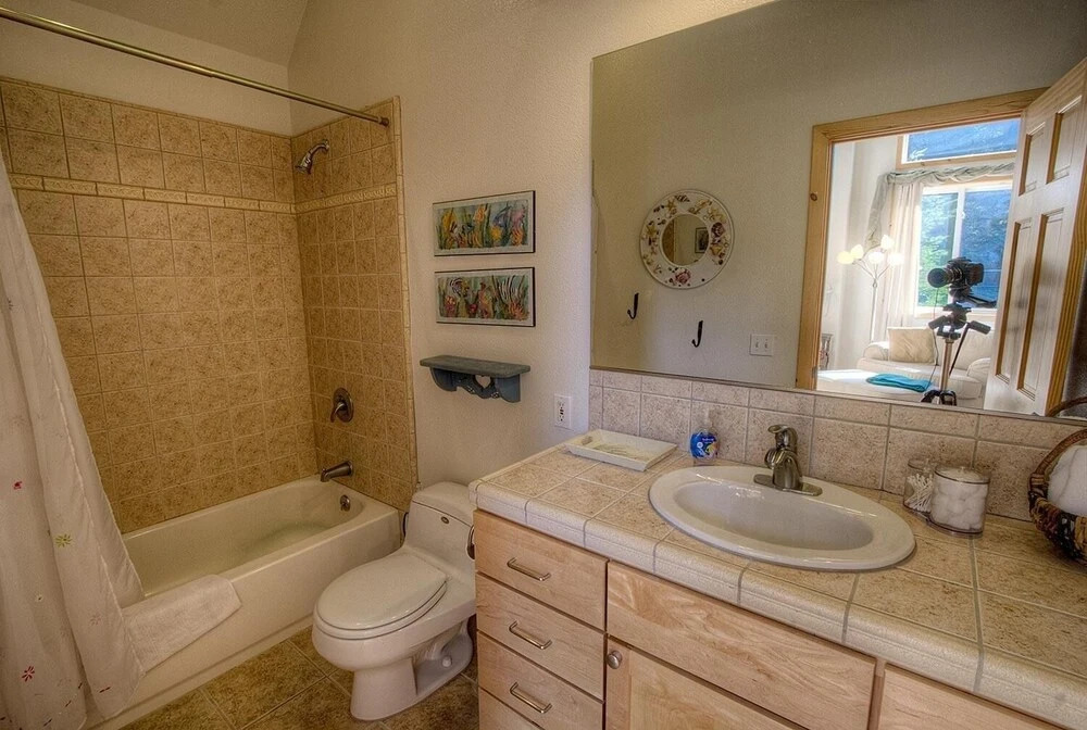 Knotty Pine Retreat 3 Bedroom Home