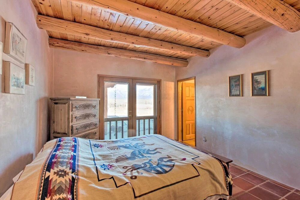 Southwest Home w/ 360-degree Mtn View, Ski Nearby!