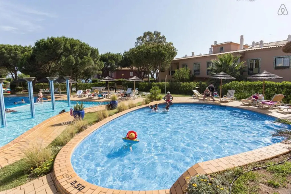 Host Wise - Wonderful Flats with Pool