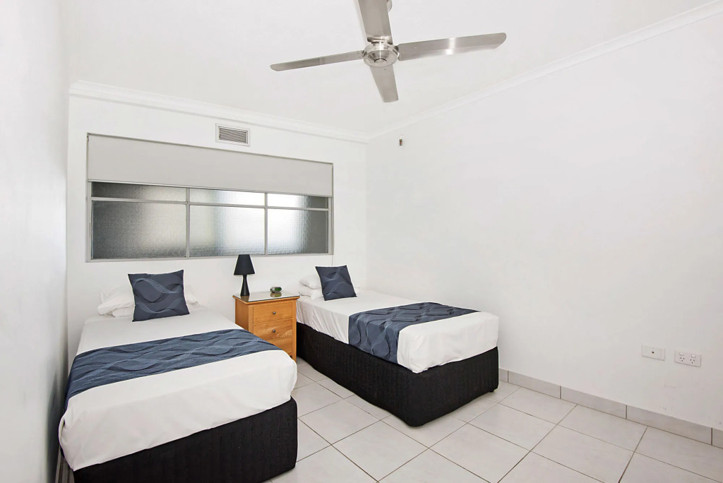 Surfers International Apartments