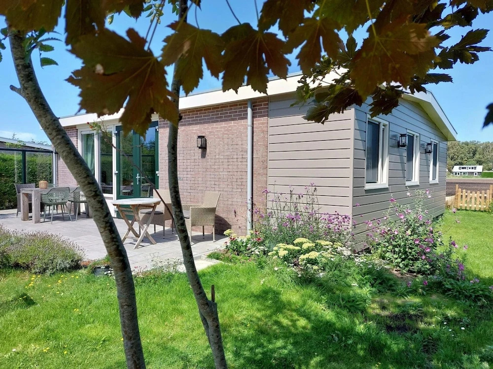 Modern Bungalow Close to Beach With Views