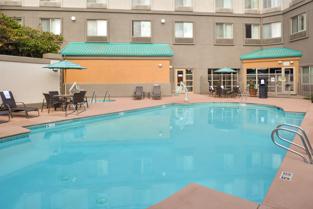HOLIDAY INN EXPRESS & SUITES ELK GROVE CENTRAL - HWY 99 by IHG