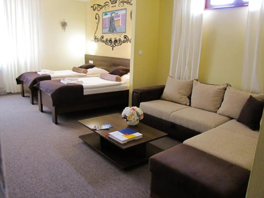 Grand Hotel Senica, Garni