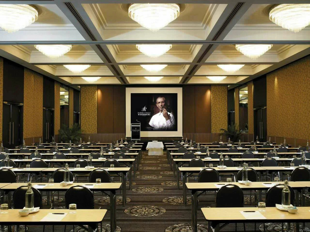 DeRUCCI Hotel