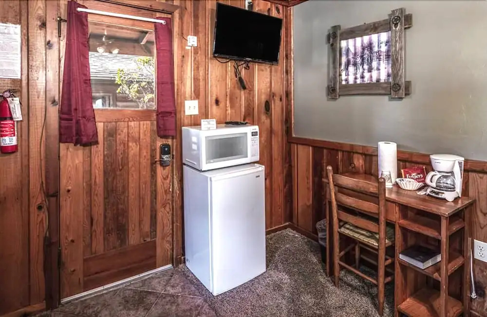 Apache Village 5, Queen Bed, Midtown, Sleeps 2