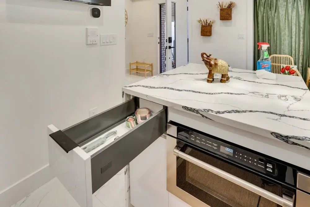 6 Mi to Times Square: Stylish Jersey City Retreat